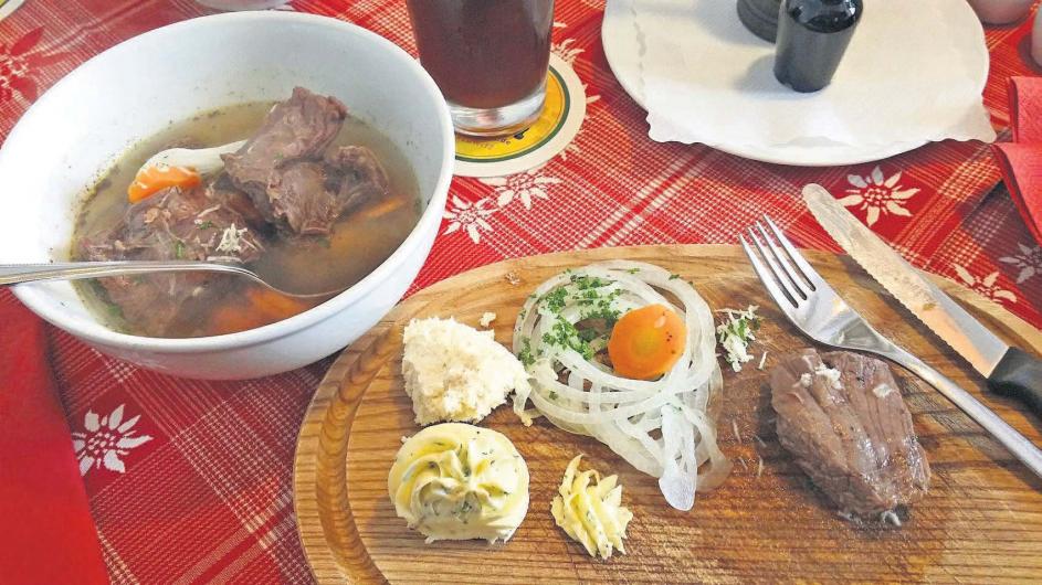 Immer wieder gern gegessen wird das Kronfleisch, das im nördlichen Fichtelgebirge in den Gaststätten zubereitet wird. Foto: Peter Weiner Immer wieder gern gegessen wird das Kronfleisch, das im nördlichen Fichtelgebirge in den Gaststätten zubereitet wird. Foto: Peter Weiner