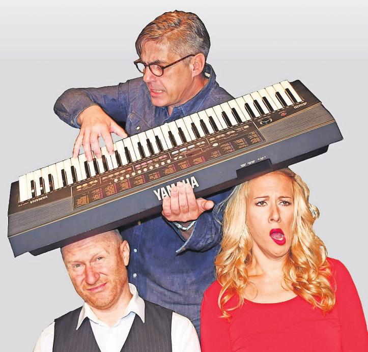 „Wir verschlafen das“ vorn: Matthias Avemarg, Elisabeth Sonntag / hinten: Marcus Ludwig. Foto: R. Koschorz „Wir verschlafen das“ vorn: Matthias Avemarg, Elisabeth Sonntag / hinten: Marcus Ludwig. Foto: R. Koschorz