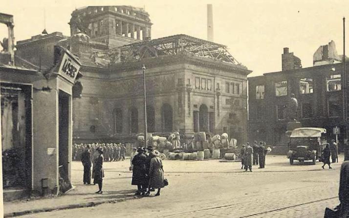 WZ-Leser Lutz Segerath stellte uns dieses Foto der Barmer Ruhmeshalle nach dem Luftangriff 1943 zur Verfügung. WZ-Leser Lutz Segerath stellte uns dieses Foto der Barmer Ruhmeshalle nach dem Luftangriff 1943 zur Verfügung.
