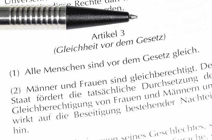 Heute eine Selbstverständlichkeit waren Frauen noch vor einiger Zeit vom Wahlrecht ausgeschlossen. Foto: Denis Junker/Fotolia.de