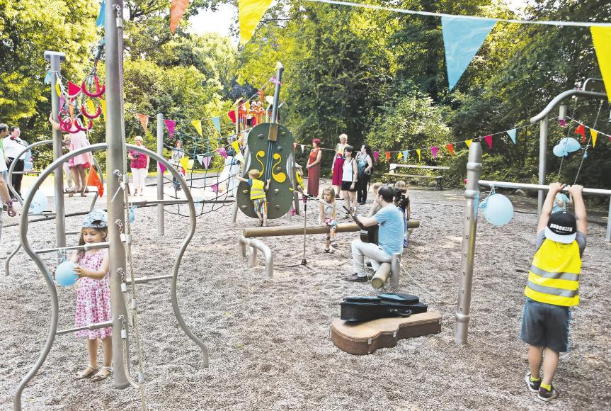 Ein Orchester zum Klettern: Der Notenspur-Spielplatz im Leipziger Stadtteil Stünz zeugt von der Musiktradition der Messestadt. Foto: Dirk Knofe Ein Orchester zum Klettern: Der Notenspur-Spielplatz im Leipziger Stadtteil Stünz zeugt von der Musiktradition der Messestadt. Foto: Dirk Knofe