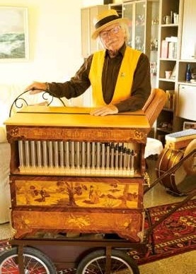 Klaus Steinborn mit einer 43er Harmonipan, Foto: Petra Sonntag