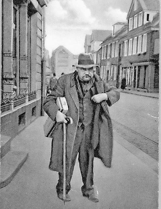 So erlebte Walter Caska noch Husch-Husch: Mit der Margerine-Kiste unter dem Arm. Foto: Fotomontage von J. Frisch aus dem Stadtarchiv So erlebte Walter Caska noch Husch-Husch: Mit der Margerine-Kiste unter dem Arm. Foto: Fotomontage von J. Frisch aus dem Stadtarchiv