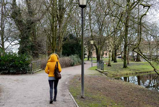 Alleine durch eine Parkanlage gehen ist tagsüber kein Problem, aber bei einsetzender Dunkelheit und in den Abendstunden vor allem für Frauen mit einer großen Verunsicherung verbunden. Foto: Müller Alleine durch eine Parkanlage gehen ist tagsüber kein Problem, aber bei einsetzender Dunkelheit und in den Abendstunden vor allem für Frauen mit einer großen Verunsicherung verbunden. Foto: Müller
