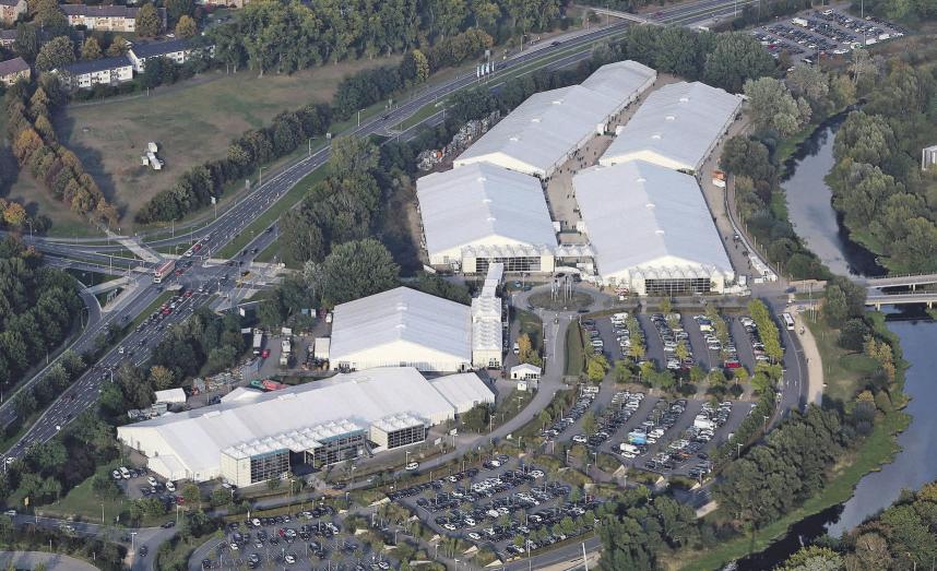 Die Besucher erwartet auf dem riesigen Gelände im Allerpark ein enormes Angebot an technischen Neuheiten der Automobilzulieferindustrie. Wolfsburg AG Die Besucher erwartet auf dem riesigen Gelände im Allerpark ein enormes Angebot an technischen Neuheiten der Automobilzulieferindustrie. Wolfsburg AG