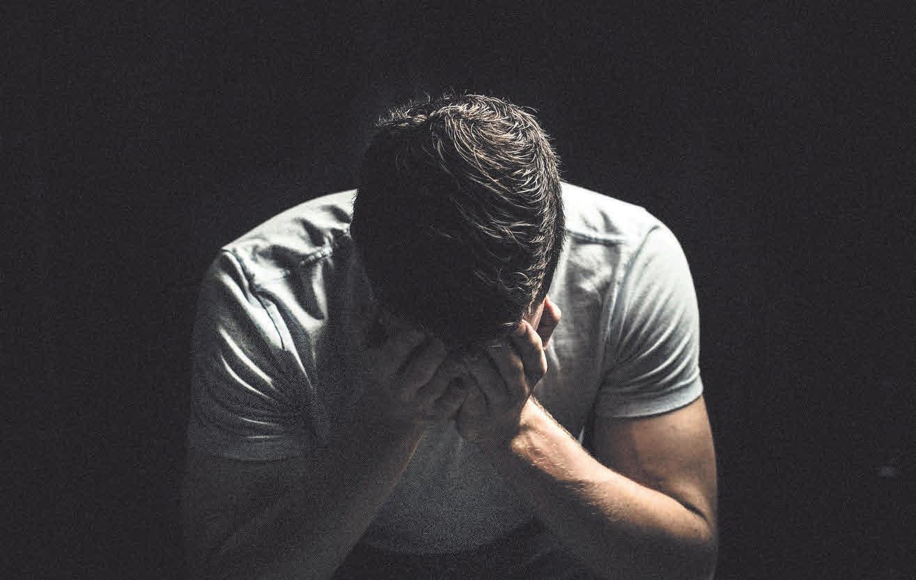 Der Tod eines Menschen löst unterschiedliche Gefühle aus. Die Trauer ist dabei für viele im ersten Moment überwältigend, weshalb angemessene Hilfe umso wichtiger ist. Der Tod eines Menschen löst unterschiedliche Gefühle aus. Die Trauer ist dabei für viele im ersten Moment überwältigend, weshalb angemessene Hilfe umso wichtiger ist.