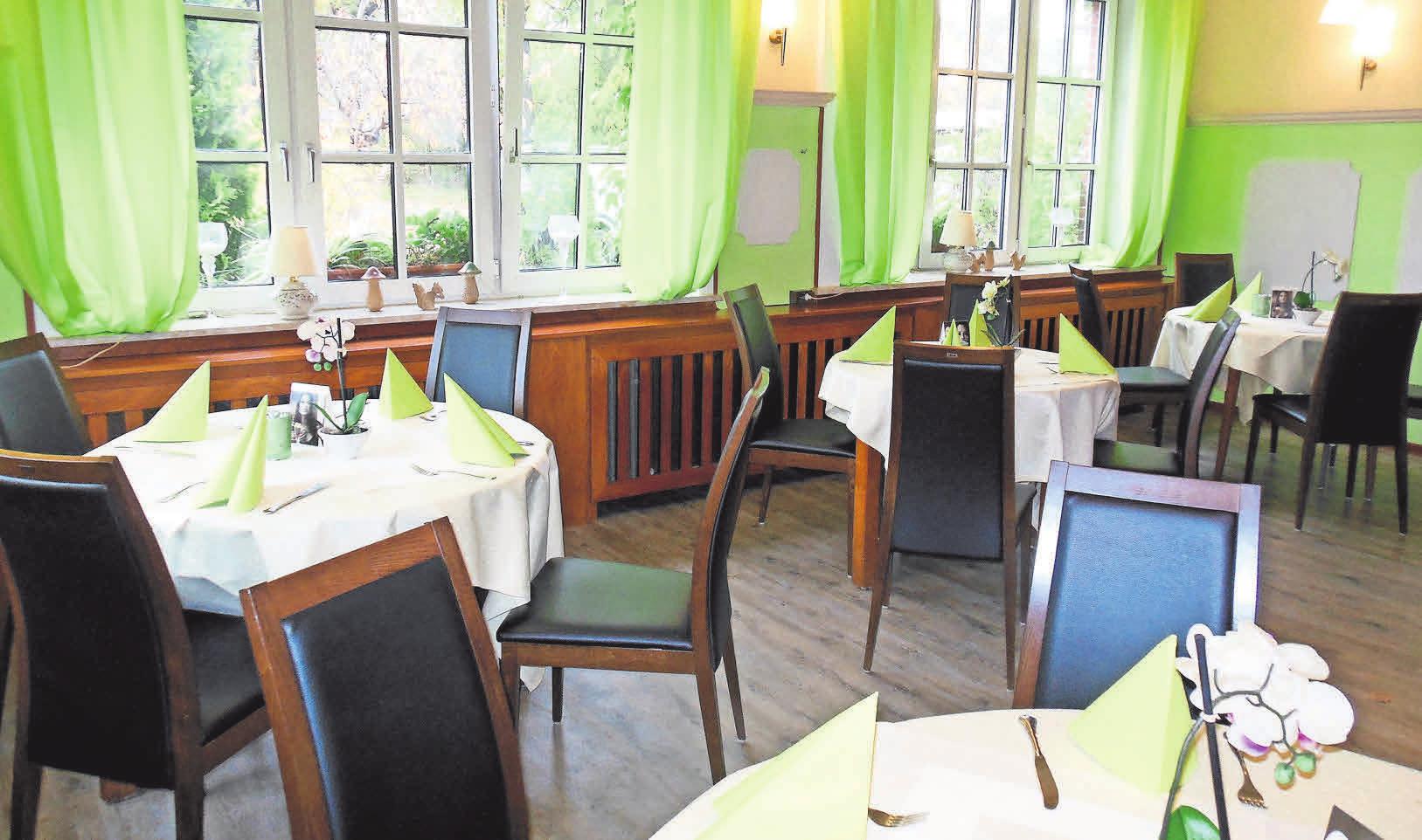 In Knop’s Restaurant kann gepflegt gefeiert werden – zum Beispiel im Advent und Weihnachten. In Knop’s Restaurant kann gepflegt gefeiert werden – zum Beispiel im Advent und Weihnachten.
