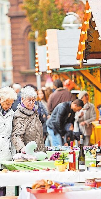 Handgefertigte Schnäppchen gibt es beim Herbstmarkt der Frauen. FOTO: B. BERTRAM/FREI Handgefertigte Schnäppchen gibt es beim Herbstmarkt der Frauen. FOTO: B. BERTRAM/FREI