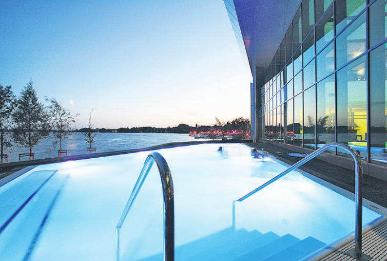 Wellnesserlebnisse mit Zugang zum See bietet das Hotel Resort Mark Brandenburg mit der angebundenen „Fontane Therme“