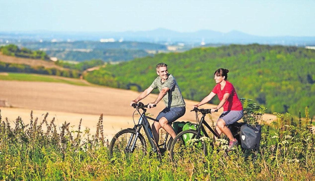Deutschland per Rad erkunden: Solche Reisen sind beliebt. Foto: Marcus Gloger/ADFC/dpa-tmn Deutschland per Rad erkunden: Solche Reisen sind beliebt. Foto: Marcus Gloger/ADFC/dpa-tmn
