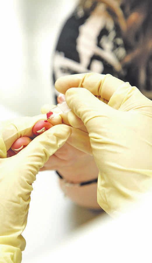 Blut ist lebenswichtig und nur begrenzt haltbar, deshalb sind Spenden immer wieder dringend erforderlich. Guido Rehme Blut ist lebenswichtig und nur begrenzt haltbar, deshalb sind Spenden immer wieder dringend erforderlich. Guido Rehme