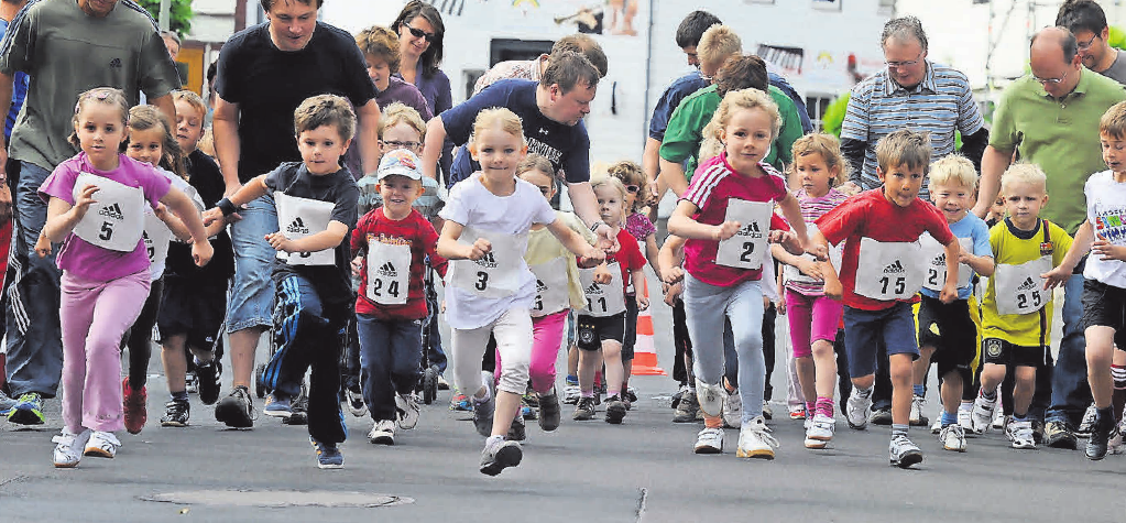 Selbst die Kleinsten sind in Rosdorf schon mit viel Eifer dabei – wie etwa hier beim Bambini-Lauf. FOTO (ARCHIV): PFÖRTNER Selbst die Kleinsten sind in Rosdorf schon mit viel Eifer dabei – wie etwa hier beim Bambini-Lauf. FOTO (ARCHIV): PFÖRTNER