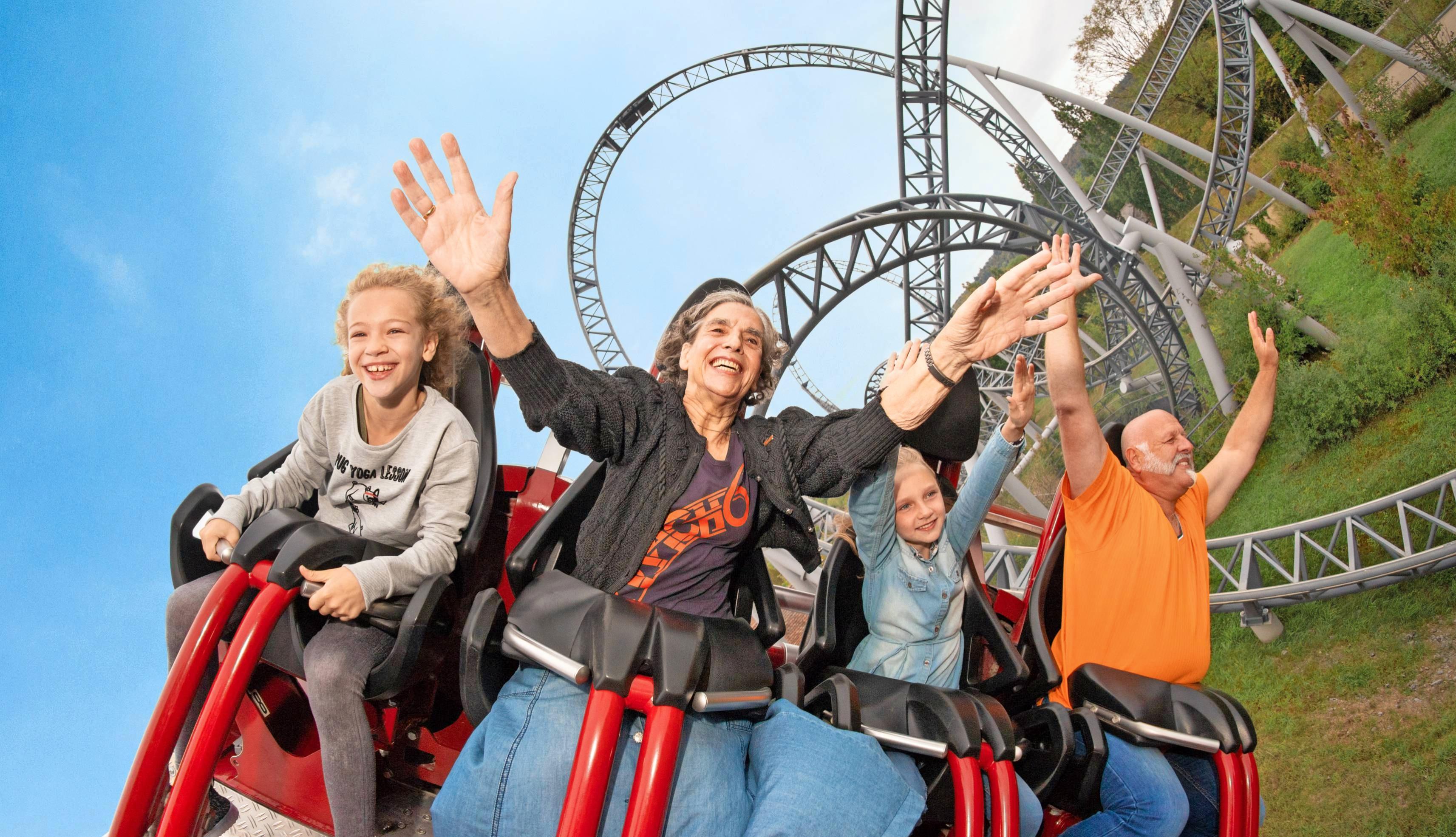 Stets ein Lächeln im Gesicht während der Fahrt: Ursel Dees (Zweite von links) hat sichtlich Spaß. Stets ein Lächeln im Gesicht während der Fahrt: Ursel Dees (Zweite von links) hat sichtlich Spaß.