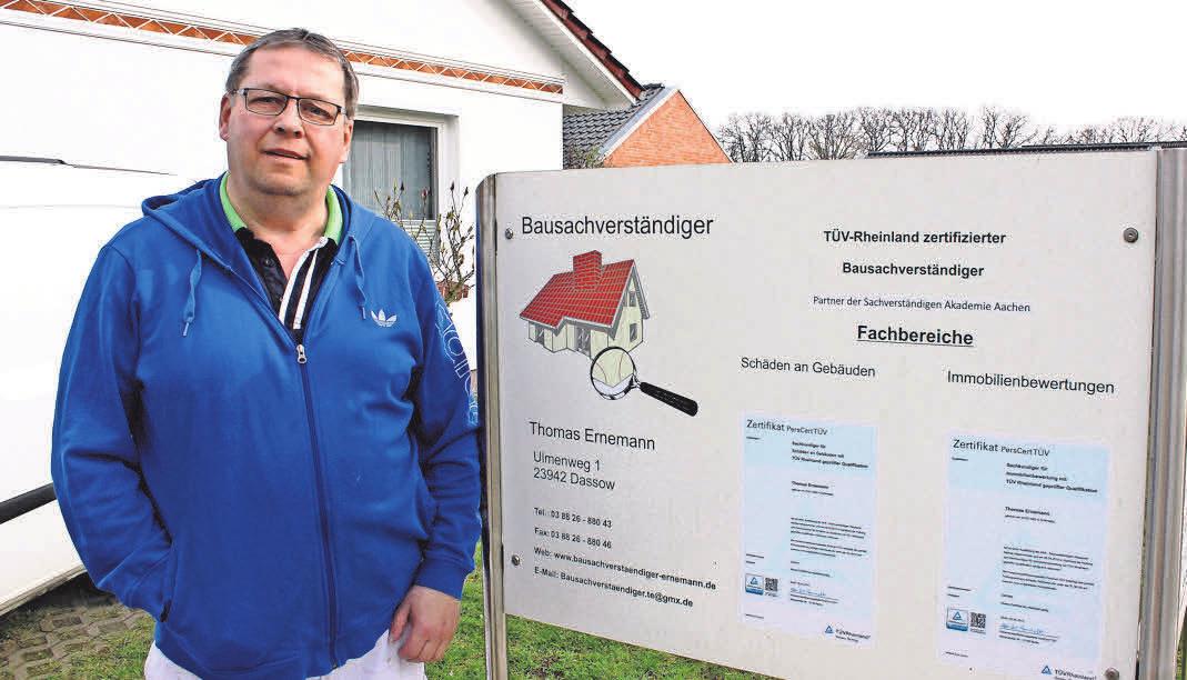 Der Dassower Bausachverständige Thomas Ernemann Baufibel Foto: D. Hoffmann Der Dassower Bausachverständige Thomas Ernemann Baufibel Foto: D. Hoffmann