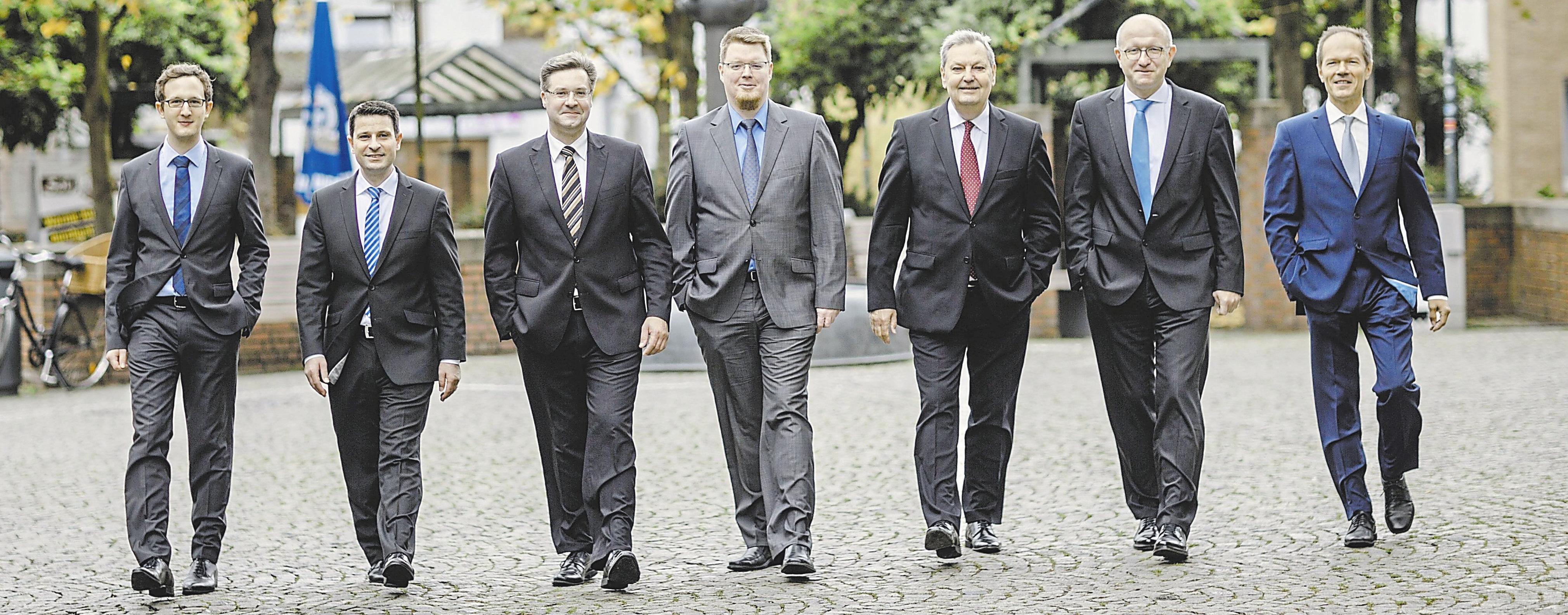Tristan Kalkuhl, Nadim Holle, Christian Huster, Uwe Wannicke, Gerd Grabenschröer, Karsten Havighorst und Ralf Gosda (v.l.) sind ab sofort mit ihrer Kanzlei an der Hammer Straße 99 zu finden. Fotos: Gosda Havighorst Huster / Christian Wolff (4) Tristan Kalkuhl, Nadim Holle, Christian Huster, Uwe Wannicke, Gerd Grabenschröer, Karsten Havighorst und Ralf Gosda (v.l.) sind ab sofort mit ihrer Kanzlei an der Hammer Straße 99 zu finden. Fotos: Gosda Havighorst Huster / Christian Wolff (4)