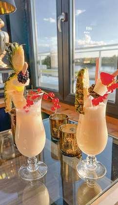 Cocktails mit Elbblick – die gibt es jetzt in der neuen Bar der Marschländer Elblounge