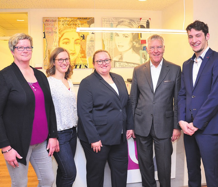 Das Therapeutenteam von Ehrenberg & Kollegen: Frauke Wagner, Katharina Rohleder, Daniela Ehrenberg, Andreas Schulze und Marek Pesicka (v. l.). Das Therapeutenteam von Ehrenberg & Kollegen: Frauke Wagner, Katharina Rohleder, Daniela Ehrenberg, Andreas Schulze und Marek Pesicka (v. l.).