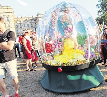 Ein kultureller Höhepunkt ist alljährlich das „Kleine Fest im großen Park“ in Ludwigslust. Fotos (3): Ilona Langer