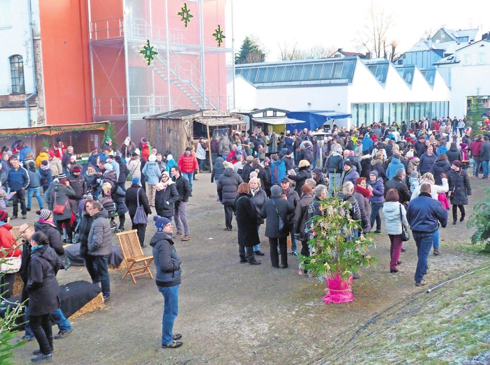 Von draußen nach drinnen: Die Werbegemeinschaft „Helmbrechts aktiv“ verlegt den Pelzmärtelmarkt in die Räumlichkeiten der ehemaligen Stofffabrik-Halle. Von draußen nach drinnen: Die Werbegemeinschaft „Helmbrechts aktiv“ verlegt den Pelzmärtelmarkt in die Räumlichkeiten der ehemaligen Stofffabrik-Halle.