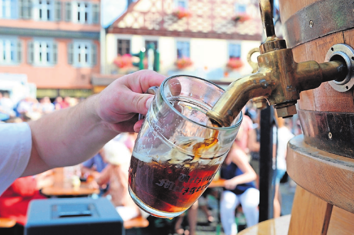 Zünftig und gemütlich wird es morgen auf dem Marktplatz Bad Staffelstein. Foto: Kur & Tourismus Service Bad Staffelstein Zünftig und gemütlich wird es morgen auf dem Marktplatz Bad Staffelstein. Foto: Kur & Tourismus Service Bad Staffelstein