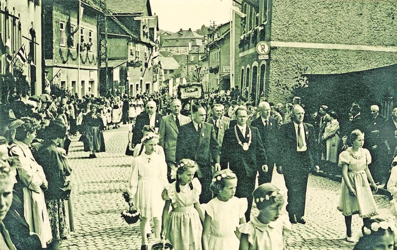 Ein Festumzug durch Ludwigsstadt aus vergangenen Tagen. Foto: Stadtarchiv Ein Festumzug durch Ludwigsstadt aus vergangenen Tagen. Foto: Stadtarchiv