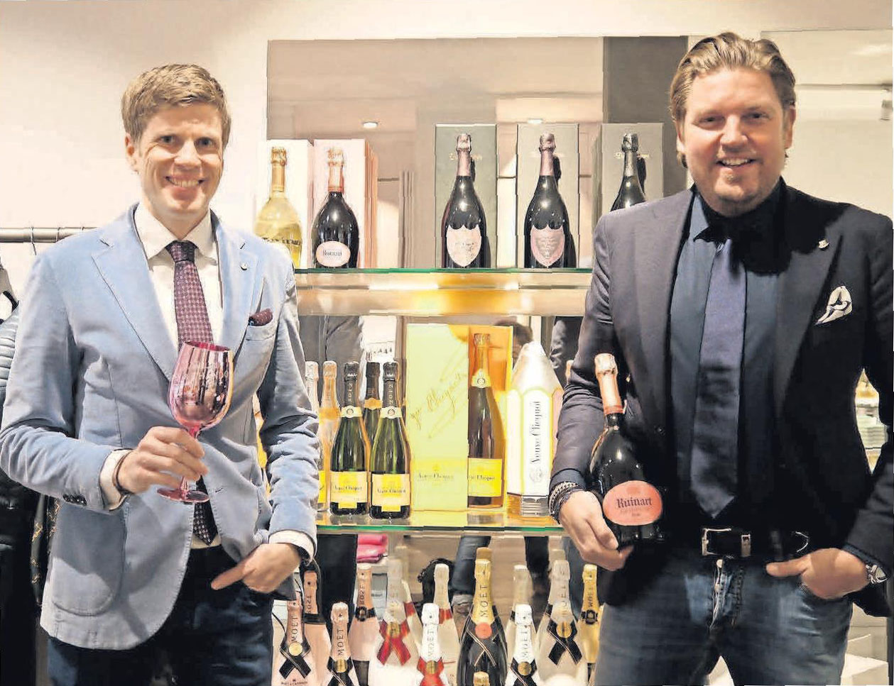 Gehobener Genuss: Inhaber Alexander Jänisch und Stephan Zapf empfehlen einen edlen Champagner als Gastgeschenk für kommende Feste und Feiern. Gehobener Genuss: Inhaber Alexander Jänisch und Stephan Zapf empfehlen einen edlen Champagner als Gastgeschenk für kommende Feste und Feiern.