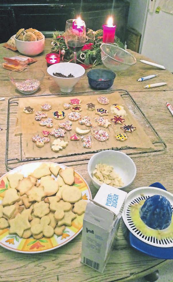 In Hannover backt Nerea Lakuntza gern Plätzchen mit ihren Freunden – und macht sich bei ihrer baskischen Familie damit sehr beliebt. In Hannover backt Nerea Lakuntza gern Plätzchen mit ihren Freunden – und macht sich bei ihrer baskischen Familie damit sehr beliebt.