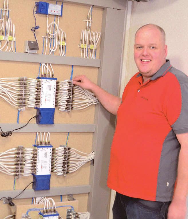 Julian Staschik ist für Kabelanschlüsse und Antennenbau zuständig Julian Staschik ist für Kabelanschlüsse und Antennenbau zuständig