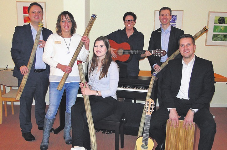Lucas Weiß, Anett Schulze, Ann-Christin Jehnert und Nadine Lüpke vom Hospiz sowie Lutz Bachmann und Heiko Hoffmann von der Bürgerstiftung Sparkasse Gifhorn-Wolfsburg (v. l.). Lucas Weiß, Anett Schulze, Ann-Christin Jehnert und Nadine Lüpke vom Hospiz sowie Lutz Bachmann und Heiko Hoffmann von der Bürgerstiftung Sparkasse Gifhorn-Wolfsburg (v. l.).