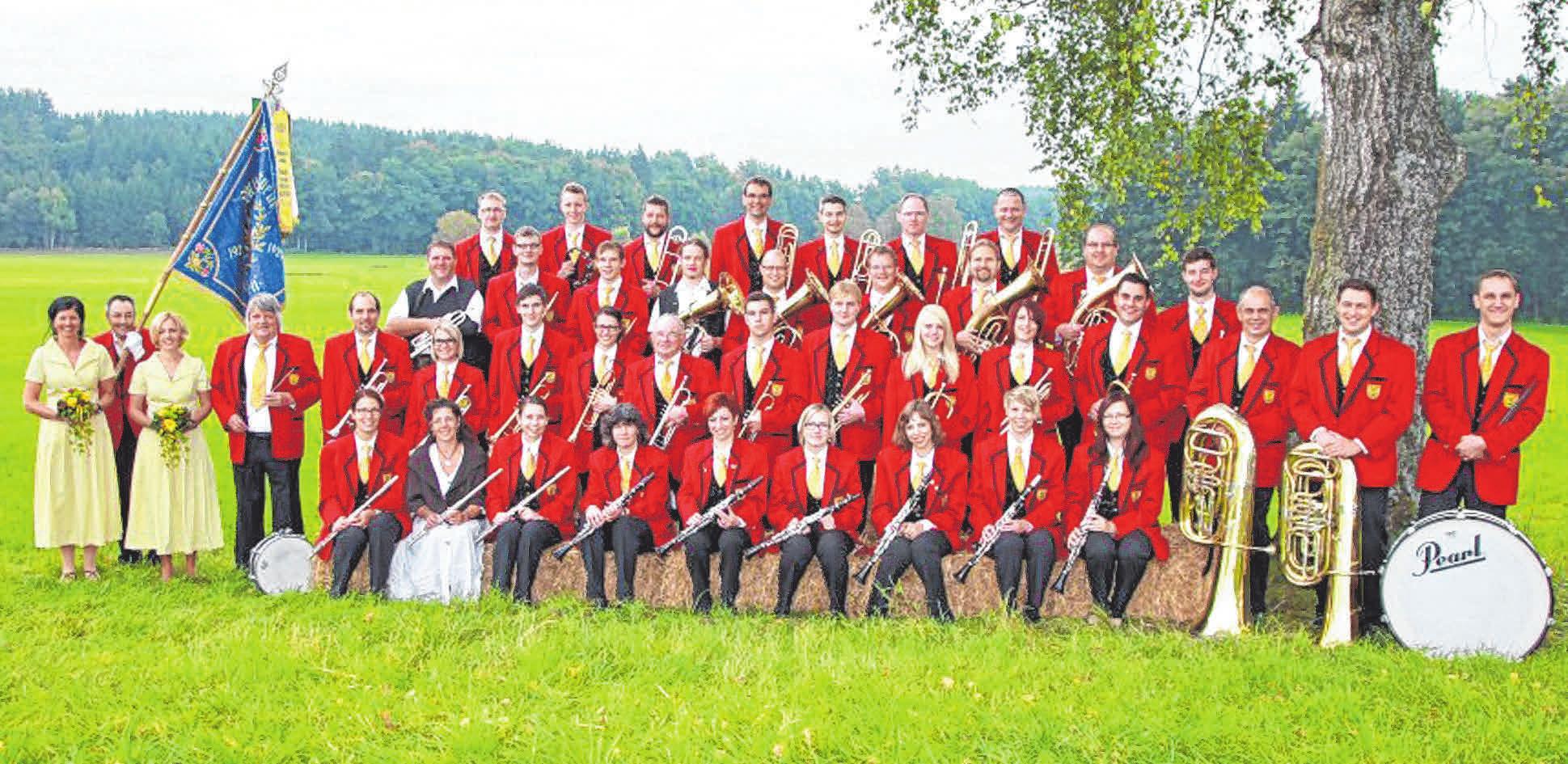 Der Musikverein Unterwaldhausen lädt wieder zu seinem viertägigen Frühlingsfest ein. Während der erste Teil der Independent-Musik gehört (Querbeat Festival, siehe gegenüberliegende Seite), steht der zweite Teil ganz im Zeichen der Blasmusik. FOTOS: FRICK (1) / PR Der Musikverein Unterwaldhausen lädt wieder zu seinem viertägigen Frühlingsfest ein. Während der erste Teil der Independent-Musik gehört (Querbeat Festival, siehe gegenüberliegende Seite), steht der zweite Teil ganz im Zeichen der Blasmusik. FOTOS: FRICK (1) / PR