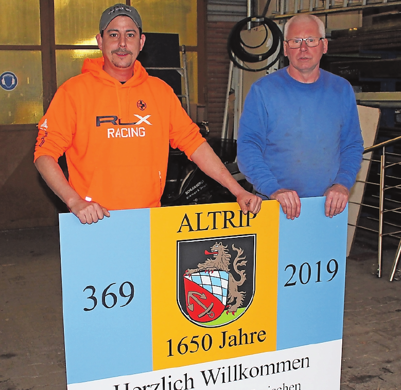 Die Leistungsgemeinschaft unterstützt die Gemeinde bei Arbeiten rund ums Jubiläum, versichern Vorsitzender Jürgen Grieb (rechts) und Stellvertreter Volker Mansky. FOTO: MÖBUS Die Leistungsgemeinschaft unterstützt die Gemeinde bei Arbeiten rund ums Jubiläum, versichern Vorsitzender Jürgen Grieb (rechts) und Stellvertreter Volker Mansky. FOTO: MÖBUS