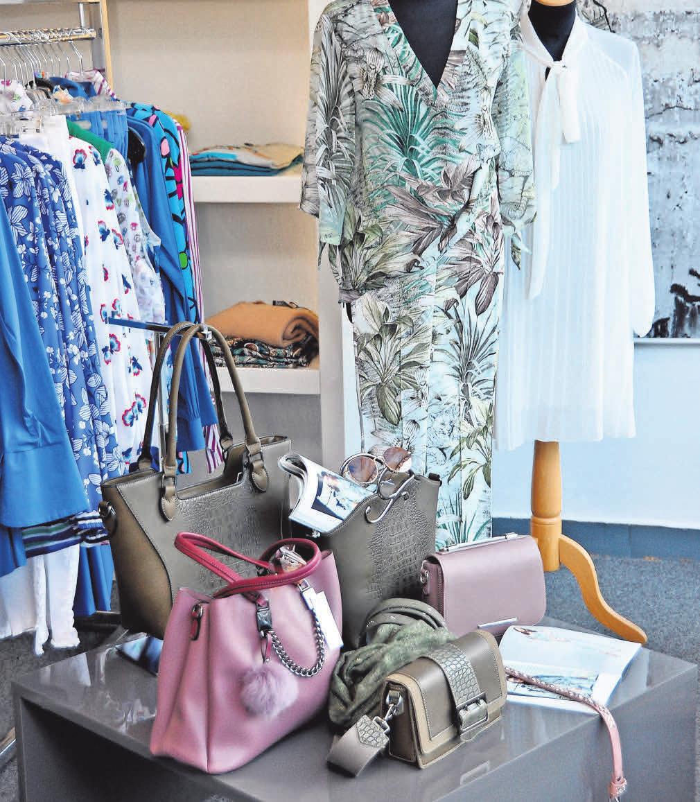 Accessoires in jeder Art gehören zum Angebot. Accessoires in jeder Art gehören zum Angebot.