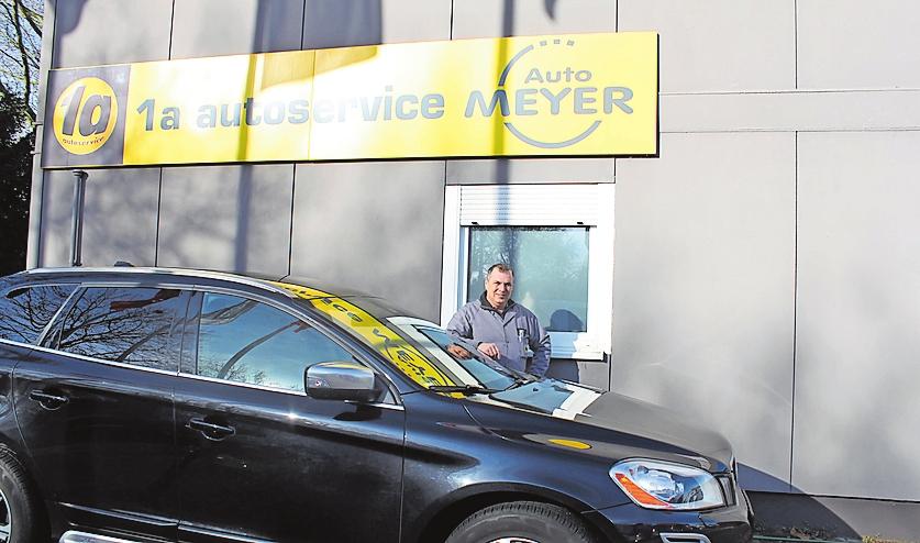 Kümmert sich unter anderem um Autos der MarkenVolvo, Chrysler, Jeep und Mazda: Michael Meyer. FOTO: SCHERZINGER Kümmert sich unter anderem um Autos der MarkenVolvo, Chrysler, Jeep und Mazda: Michael Meyer. FOTO: SCHERZINGER