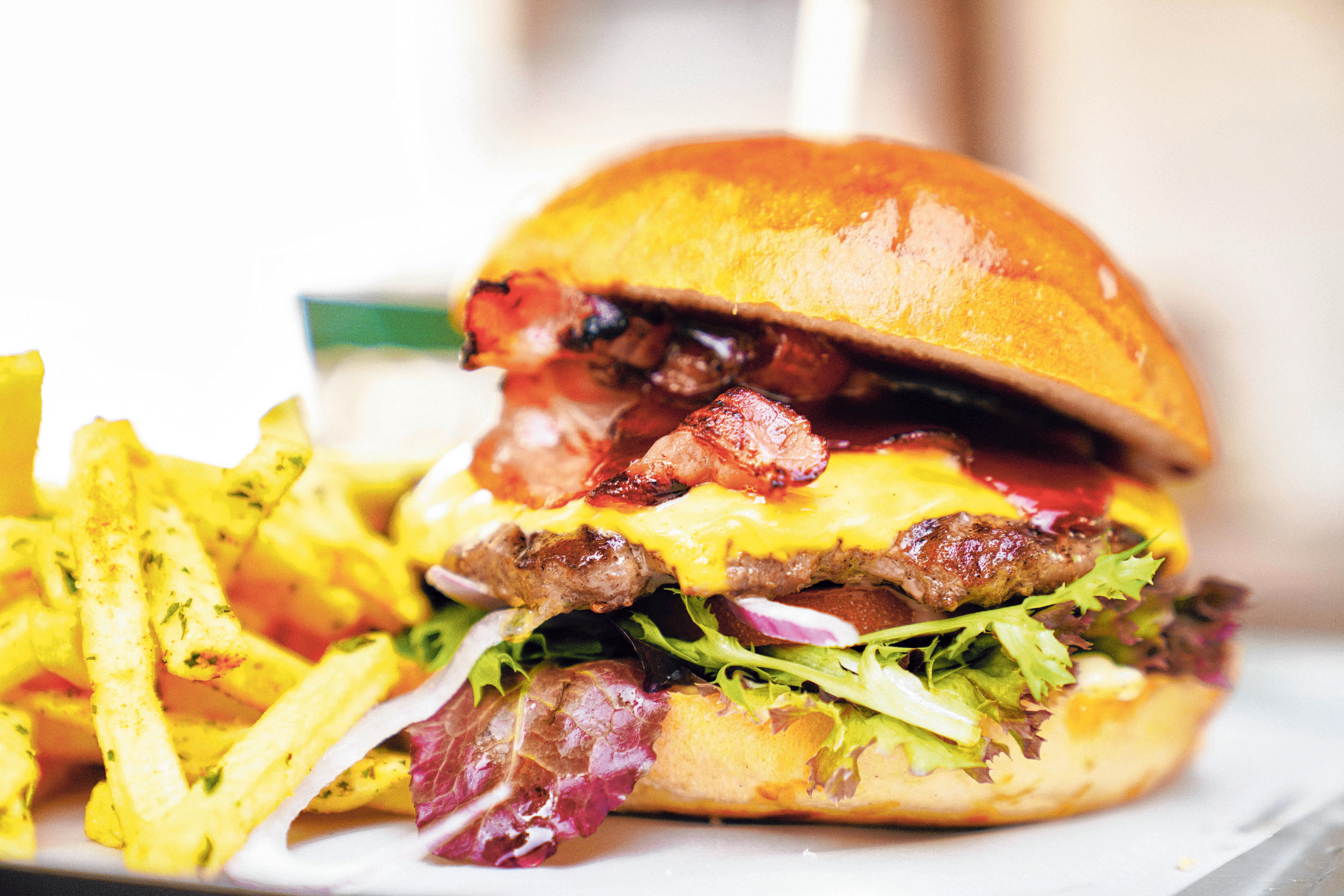 Bei Burgermeister Fritz gibt es eine große Auswahl an leckeren Burgern. FOTO: INGO REUSCH Bei Burgermeister Fritz gibt es eine große Auswahl an leckeren Burgern. FOTO: INGO REUSCH