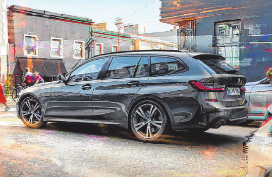 Zum Herbst-Opening werden drei neue BMW-Modelle vorgestellt. Natürlich kann man sich auch allgemein ein Bild von der BMW-Welt verschaffen. Alle Abbildungen zeigen Sonderausstattungen. Fotos: oh/TS Zum Herbst-Opening werden drei neue BMW-Modelle vorgestellt. Natürlich kann man sich auch allgemein ein Bild von der BMW-Welt verschaffen. Alle Abbildungen zeigen Sonderausstattungen. Fotos: oh/TS