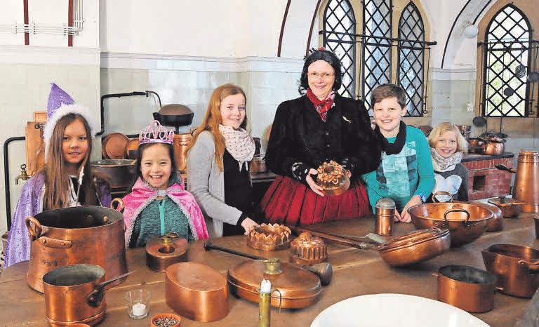 Kinder-Ferien- Führungen im Schloss. Georg Andretty Kinder-Ferien- Führungen im Schloss. Georg Andretty