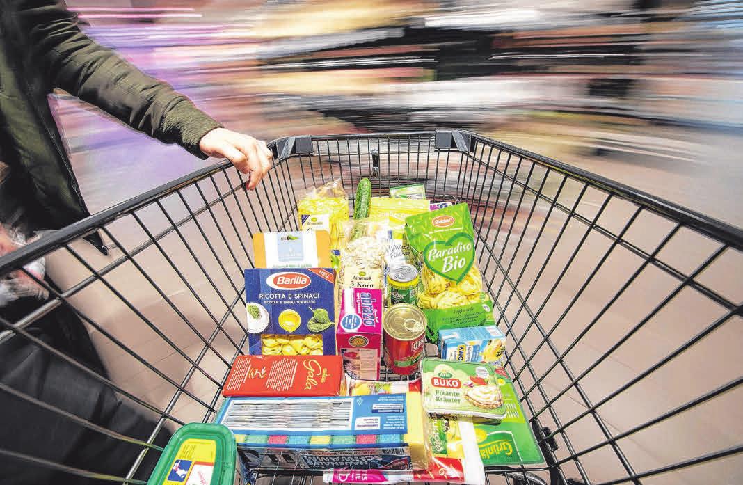 Gesunde Ernährung beginnt für die Verbraucher beim Einkauf. Immer mehr legen Wert auf Nachhaltigkeit. Foto: Fabian Sommer Gesunde Ernährung beginnt für die Verbraucher beim Einkauf. Immer mehr legen Wert auf Nachhaltigkeit. Foto: Fabian Sommer