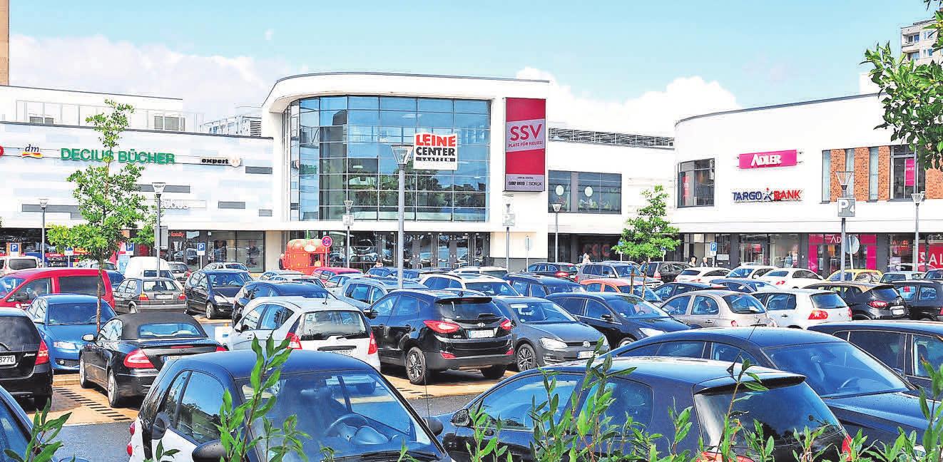 Im Leine-Center gibt es zahlreiche Geschäfte, Cafés und Restaurants. Im Leine-Center gibt es zahlreiche Geschäfte, Cafés und Restaurants.