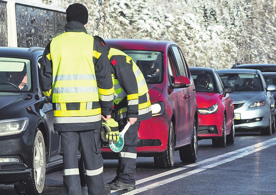Verkehrskontrolle im Winter: Hier drohen teure Fallstricke für Autofahrer Sonja Birkelbach/ stock.adobe.com Verkehrskontrolle im Winter: Hier drohen teure Fallstricke für Autofahrer Sonja Birkelbach/ stock.adobe.com