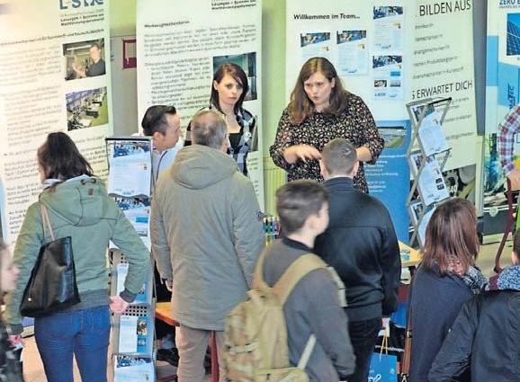 Ins Gespräch kommen, Fragen klären, sich informieren, mehr als 80 Messestände stehen dafür in Sonneberg zur Verfügung. Ins Gespräch kommen, Fragen klären, sich informieren, mehr als 80 Messestände stehen dafür in Sonneberg zur Verfügung.