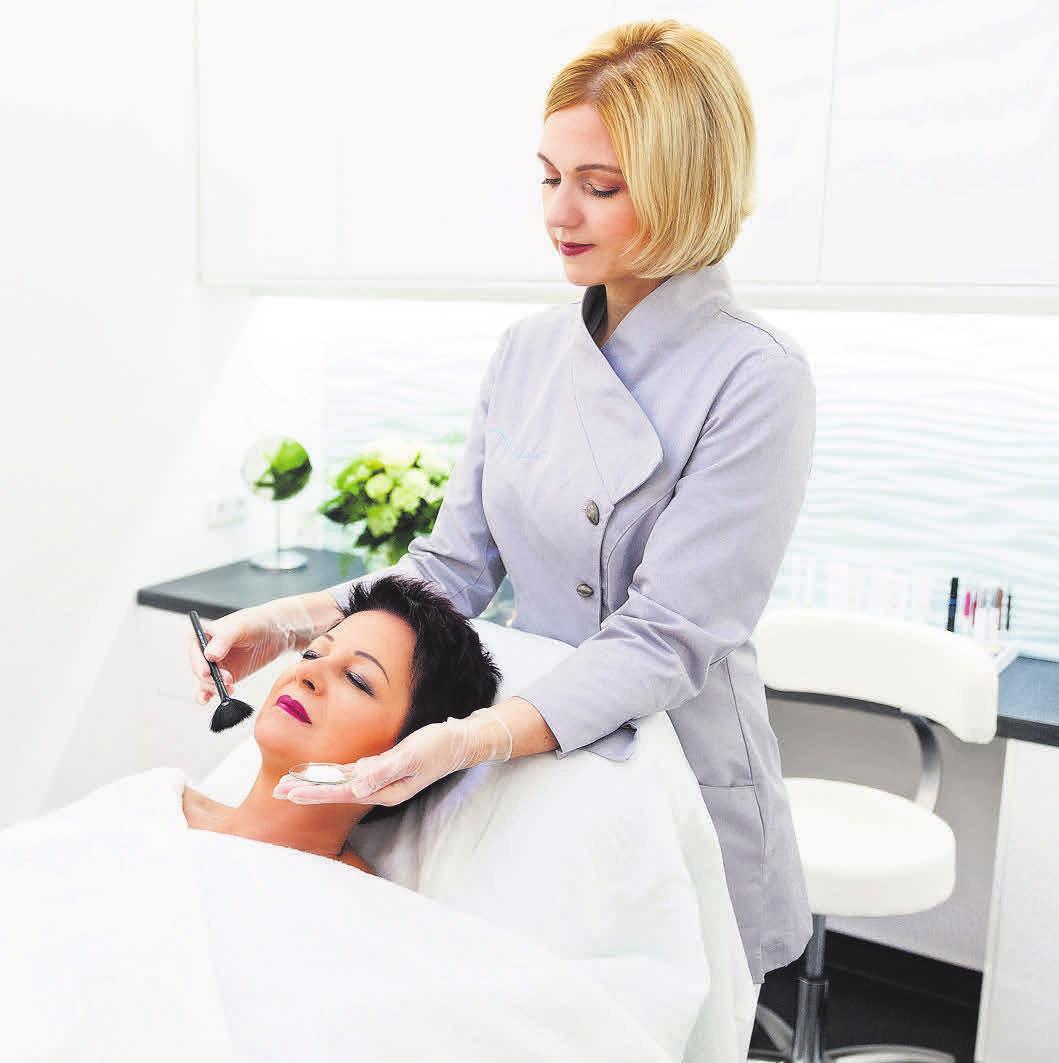 Von der Hautpflege bis zur Schönheit: Kunden und Kundinnen der City-Apotheke Langenhagen können sich am Freitag, 14. Februar, beraten lassen und bekommen professionelle Tipps. Von der Hautpflege bis zur Schönheit: Kunden und Kundinnen der City-Apotheke Langenhagen können sich am Freitag, 14. Februar, beraten lassen und bekommen professionelle Tipps.