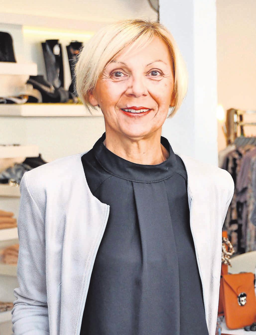 Sie weiß, was Frauen tragen können und sollen: Gabriele Fiedler-Ksiazyk bietet Mode vom Feinsten. Foto: Archiv Sie weiß, was Frauen tragen können und sollen: Gabriele Fiedler-Ksiazyk bietet Mode vom Feinsten. Foto: Archiv