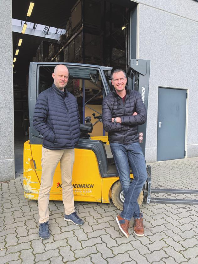 Nils Kröger (l.) und Stefan Patock entwickeln in ihrem Unternehmen Sandax verschiedene Ladungssicherungssysteme, um auch ungewöhnliche Lasten transportieren zu können. Fotos: Sandax