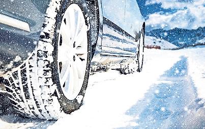 Von Oktober bis Ostern: Jetzt wird es höchste Zeit auf Winterreifen umzurüsten. Foto: Shutterstock/S_Photo/AvD Von Oktober bis Ostern: Jetzt wird es höchste Zeit auf Winterreifen umzurüsten. Foto: Shutterstock/S_Photo/AvD