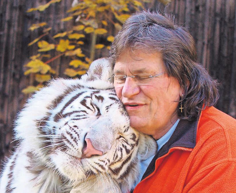 Wo Menschen und Tiere Freunde werden. Wo Menschen und Tiere Freunde werden.
