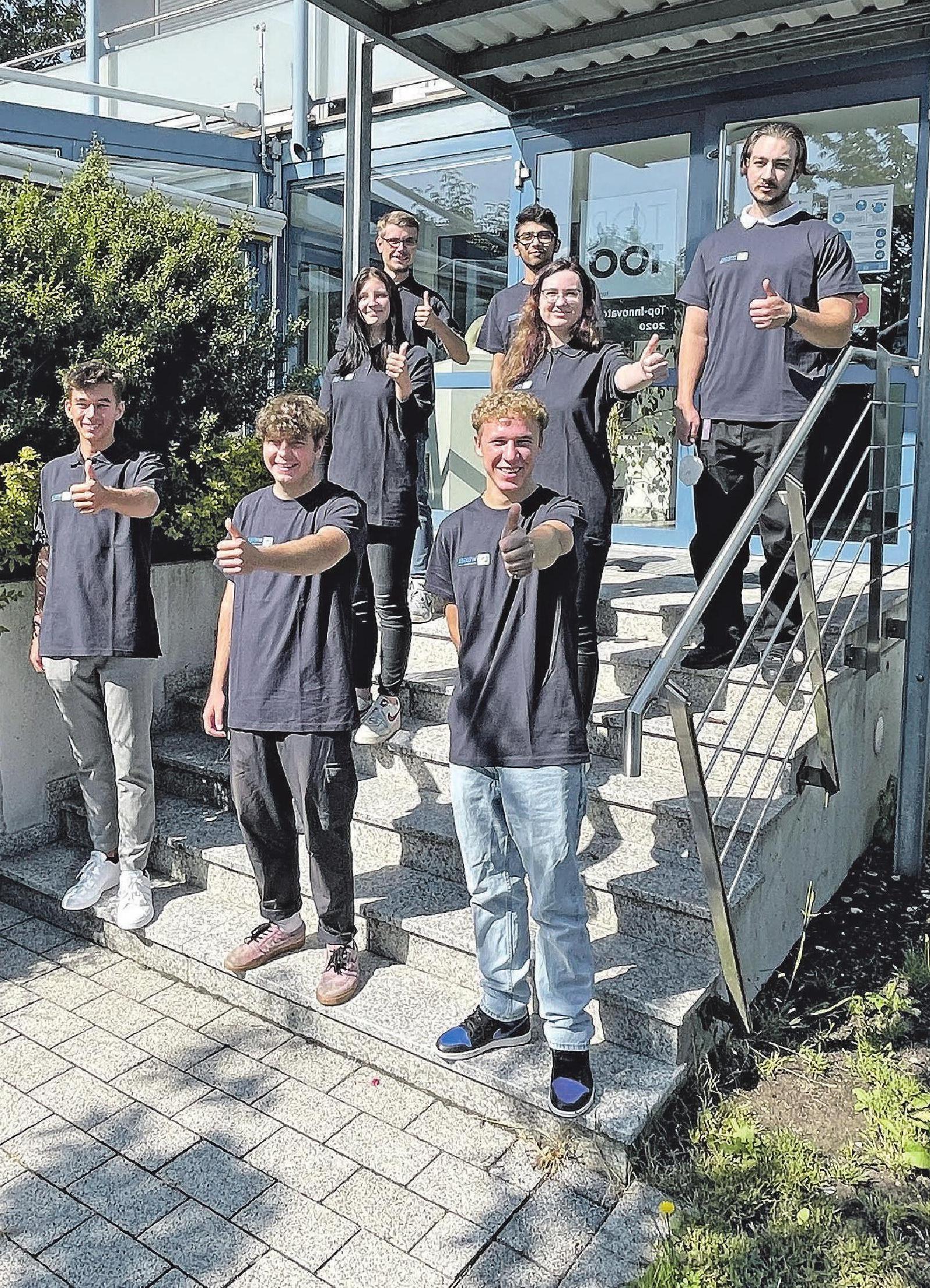 Constantin Puiu (Anlagenmechaniker SHK), Brian Milersky (Anlagenmechaniker SHK), Nikita Leistner (Kaufmann für Büromanagement), Anna Joukov (Kauffrau für Büromanagement), Larissa Pollach (Technische Systemplanerin), Roman Remche (Anlagenmechaniker SHK), Ferhat Gadhi (Anlagenmechaniker SHK), Tom Reikanhas (Dualer Student B. Eng. - Fachrichtung Energie- und Gebäudetechnik) Constantin Puiu (Anlagenmechaniker SHK), Brian Milersky (Anlagenmechaniker SHK), Nikita Leistner (Kaufmann für Büromanagement), Anna Joukov (Kauffrau für Büromanagement), Larissa Pollach (Technische Systemplanerin), Roman Remche (Anlagenmechaniker SHK), Ferhat Gadhi (Anlagenmechaniker SHK), Tom Reikanhas (Dualer Student B. Eng. - Fachrichtung Energie- und Gebäudetechnik)