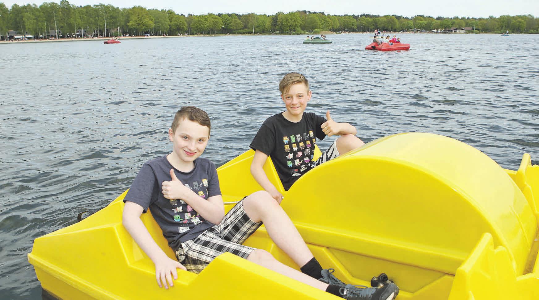 Tretboote, Minigolf- und Spielplätze, Picknickmöglichkeiten: Es muss gar nicht erst Hochsommer sein, um am Tankumsee einen tollen Tag zu verbringen. Tretboote, Minigolf- und Spielplätze, Picknickmöglichkeiten: Es muss gar nicht erst Hochsommer sein, um am Tankumsee einen tollen Tag zu verbringen.