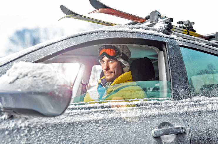 Bei frostigen Temperaturen, zum Beispiel bei der Fahrt in den Winterurlaub, muss auf die Technik jederzeit Verlass sein. Mit einem Fahrzeugcheck können Autofahrer vorbeugen. Bei frostigen Temperaturen, zum Beispiel bei der Fahrt in den Winterurlaub, muss auf die Technik jederzeit Verlass sein. Mit einem Fahrzeugcheck können Autofahrer vorbeugen.