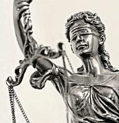 Justitia, Göttin der Gerechtigkeit, sollte jedem Rechtsuchenden beistehen. In jedem Fall hilfreich sind eine Rechtsschutzversicherung und anwaltlicher Beistand. FOTO: THORBEN WENGERT/PIXELIO.DE