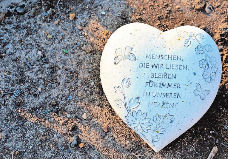 Ein Spruch hilft, den Schmerz in Worte zu fassen und sich selbst den Verlust bewusst zu machen. Foto: as/reimax16E Ein Spruch hilft, den Schmerz in Worte zu fassen und sich selbst den Verlust bewusst zu machen. Foto: as/reimax16E
